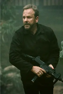 《孤峰追击》 (2025) 【美国/剧情/动作】 | 铁血队长单挑墨西哥毒枭 | 火爆硬核的丛林逃生战